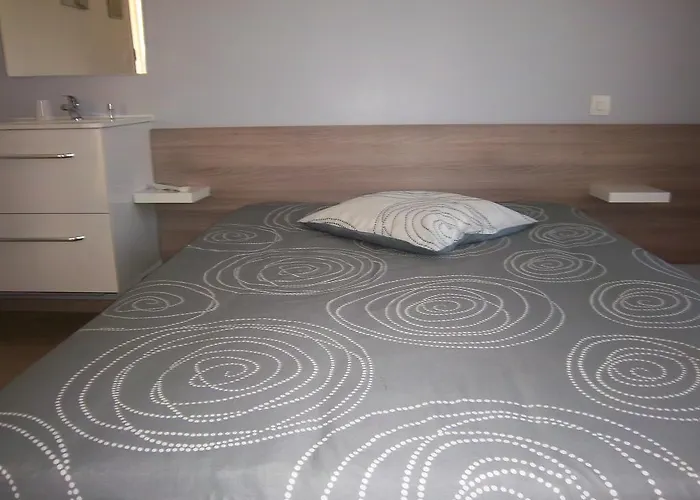 Le Colbert 3* إيبيرني